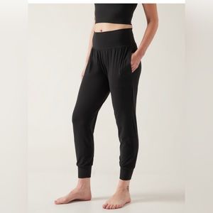 NWT-Athleta Black Salutation Jogger, Small